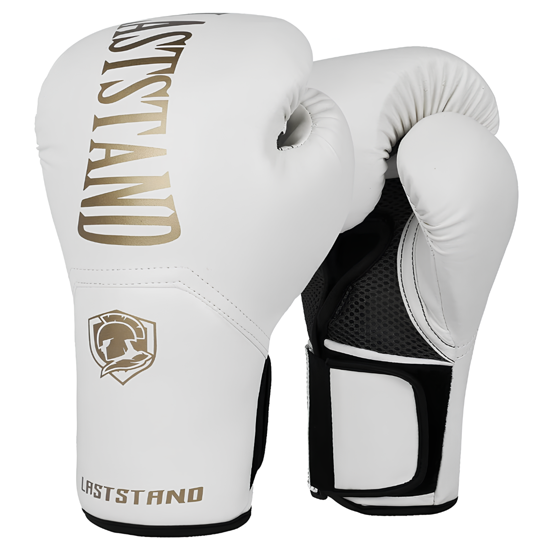 Weiße Boxhandschuhe mit goldenen Details, ideal für Profis und Anfänger.