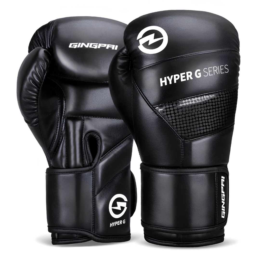 Ein Paar schwarze Boxhandschuhe der Hyper G Serie aus PU-Leder, ideal für intensives Training und Wettkämpfe.