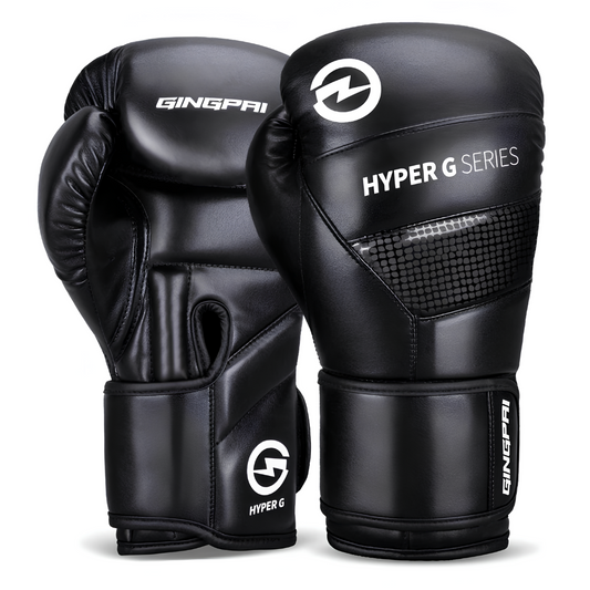 Ein Paar schwarze Boxhandschuhe der Hyper G Serie aus PU-Leder, ideal für intensives Training und Wettkämpfe.